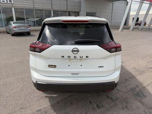 Everest White Pearl Tricoat 2026 Nissan Rogue Dark Armor