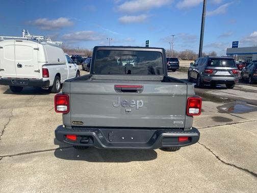 Sting-Gray Clearcoat 2023 Jeep Gladiator Overland