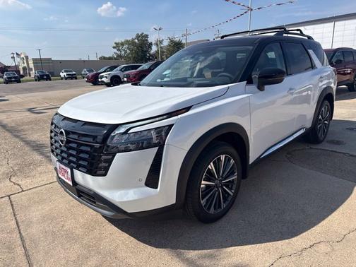Everest White Pearl/Black 2026 Nissan Pathfinder Platinum