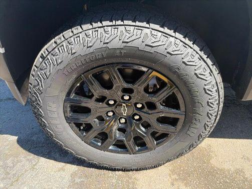 Summit White 2026 Chevrolet Colorado Trail Boss