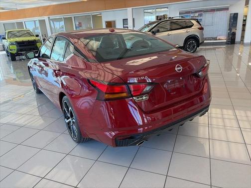 2025 Nissan Altima SR FWD