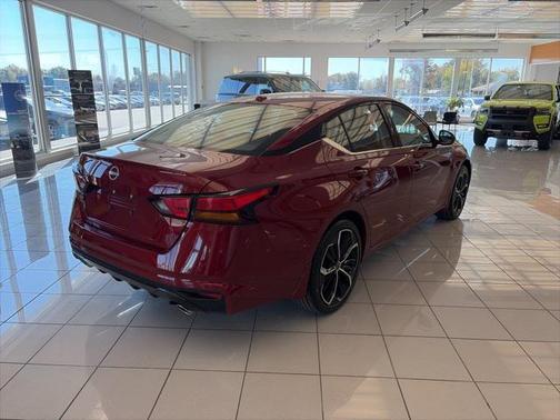 2025 Nissan Altima SR FWD