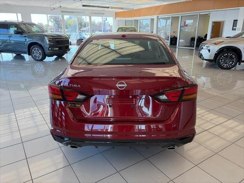 2025 Nissan Altima SR FWD