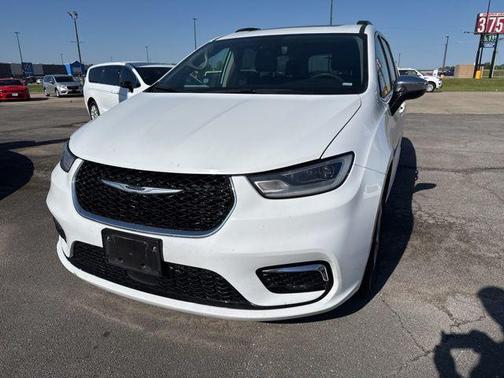 Bright White Clearcoat 2023 Chrysler Pacifica Limited