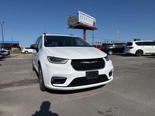 Bright White Clearcoat 2023 Chrysler Pacifica Limited