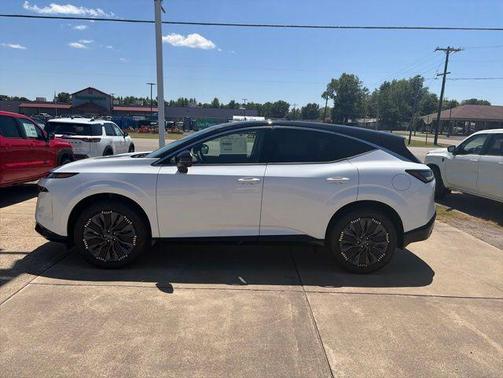 Everest White Pearl/Black 2026 Nissan Murano Platinum