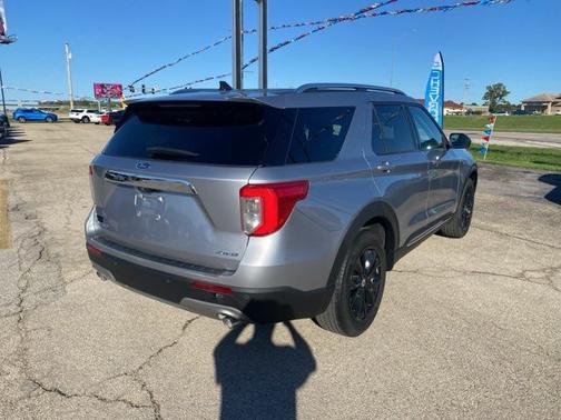 Silver Metallic 2023 Ford Explorer Base