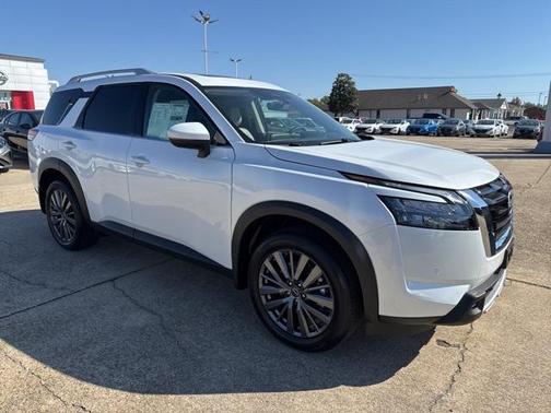 2025 Nissan Pathfinder SL 4WD