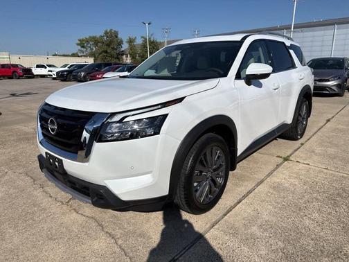 2025 Nissan Pathfinder SL 4WD