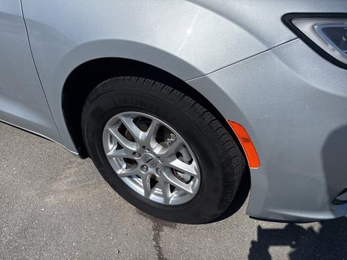 Silver Mist Clearcoat 2023 Chrysler Pacifica Touring L