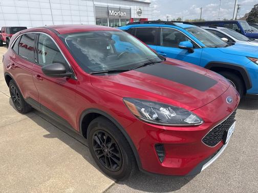 Red Metallic 2022 Ford Escape SE