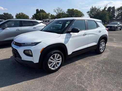 Summit White 2023 Chevrolet Trailblazer LS