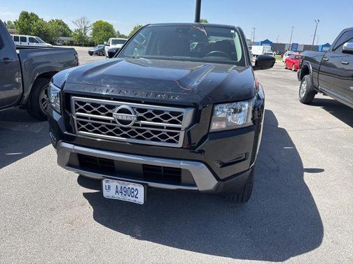 Super Black 2024 Nissan Frontier SV