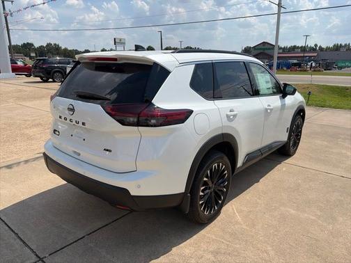 Everest White Pearl Tricoat 2026 Nissan Rogue Dark Armor