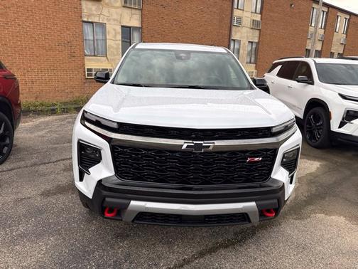 Polar White Tricoat 2027 Chevrolet Traverse Z71