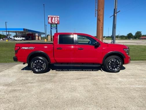 Photo 2 of 22 of 2021 Nissan Titan PRO-4X