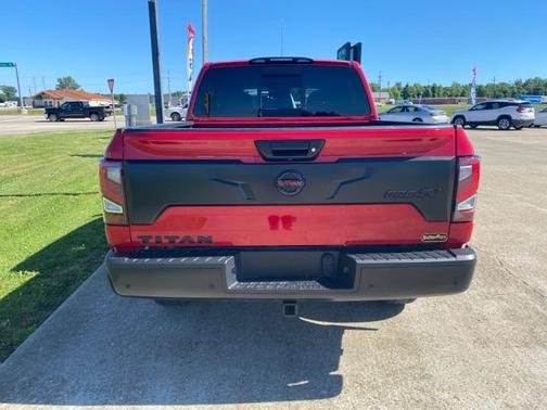 Photo 4 of 22 of 2021 Nissan Titan PRO-4X