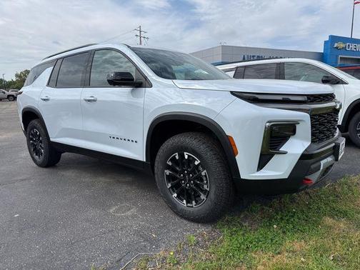 Polar White Tricoat 2026 Chevrolet Traverse AWD Z71