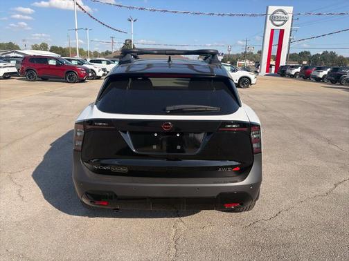 Aspen White 2027 Nissan Kicks SV