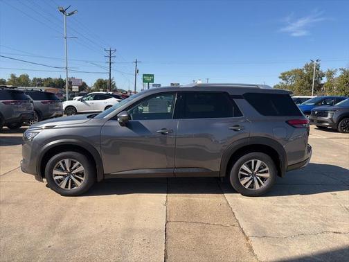 2025 Nissan Pathfinder SL 4WD