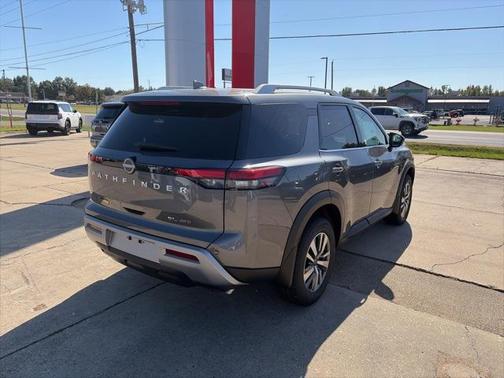 2025 Nissan Pathfinder SL 4WD