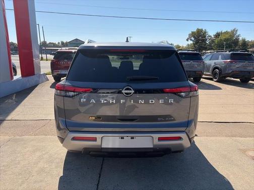 2025 Nissan Pathfinder SL 4WD