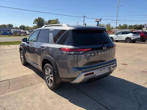 2025 Nissan Pathfinder SL 4WD