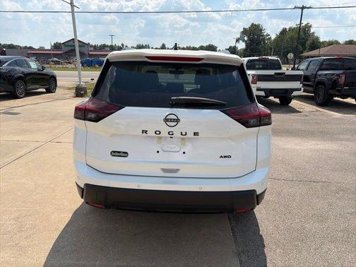 Everest White Pearl Tricoat 2026 Nissan Rogue Dark Armor