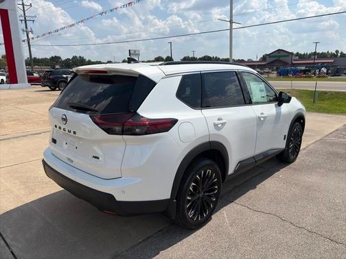 Everest White Pearl Tricoat 2026 Nissan Rogue Dark Armor