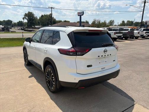 Everest White Pearl Tricoat 2026 Nissan Rogue Dark Armor
