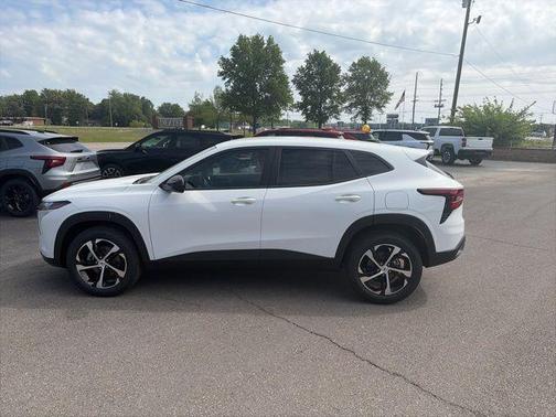 Summit White 2026 Chevrolet Trax FWD 1RS