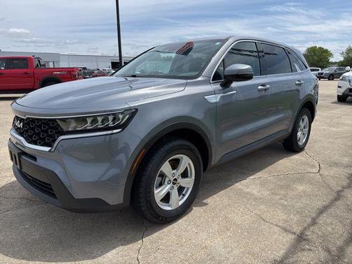 Everlasting Silver 2023 Kia Sorento LX