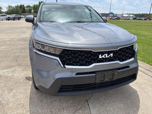 Everlasting Silver 2023 Kia Sorento LX
