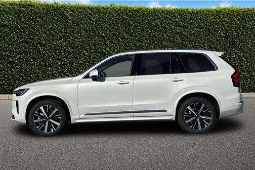 Crystal White Pearl 2026 Volvo XC90 B6 Core