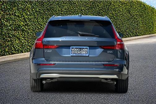 Denim Blue Metallic 2026 Volvo V60 Cross Country B5 Plus