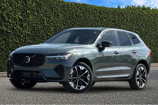 Forest Green 2026 Volvo XC60 Plug-In Hybrid T8 Plus