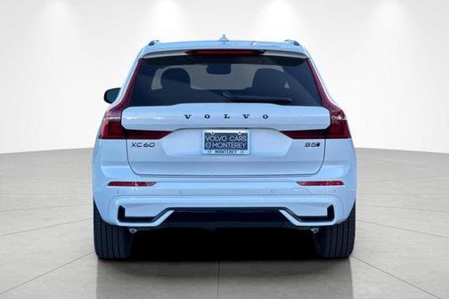 2026 Volvo XC60 B5 Ultra Black Edition