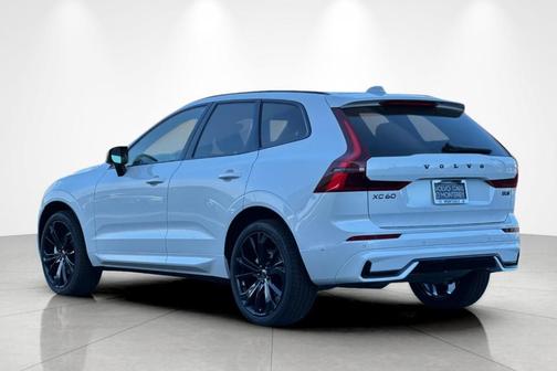 2026 Volvo XC60 B5 Ultra Black Edition