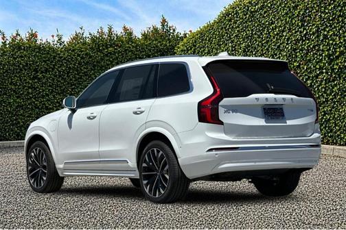 Crystal White Pearl 2026 Volvo XC90 Plug-In Hybrid T8 Plus 7-Seater