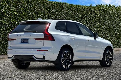Crystal White 2026 Volvo XC60 Plug-In Hybrid T8 Plus