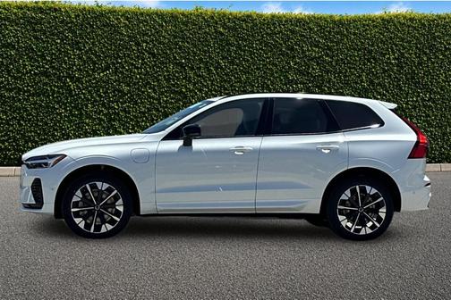 Crystal White 2026 Volvo XC60 Plug-In Hybrid T8 Plus