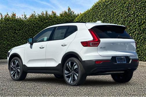 Crystal White 2026 Volvo XC40 B4 Plus