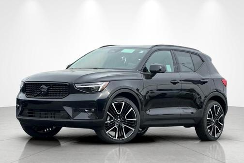 Ultra Black 2026 Volvo XC40 B5 Ultra Black Edition