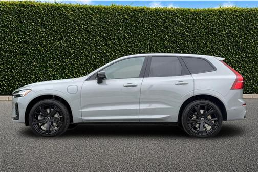 Gray Metallic 2026 Volvo XC60 Plug-In Hybrid T8 Ultra Black Edition