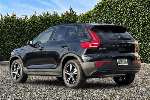 Onyx Black 2026 Volvo XC40 B4 Core