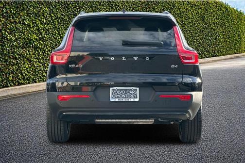 Onyx Black 2026 Volvo XC40 B4 Core