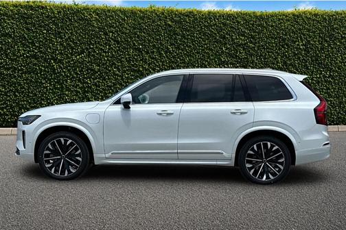 Crystal White Pearl 2026 Volvo XC90 Plug-In Hybrid T8 Ultra 7-Seater