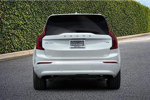 Crystal White Pearl 2026 Volvo XC90 Plug-In Hybrid T8 Ultra 7-Seater