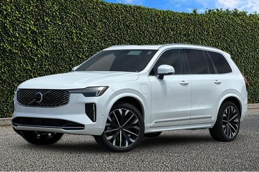 Crystal White Pearl 2026 Volvo XC90 Plug-In Hybrid T8 Ultra 7-Seater
