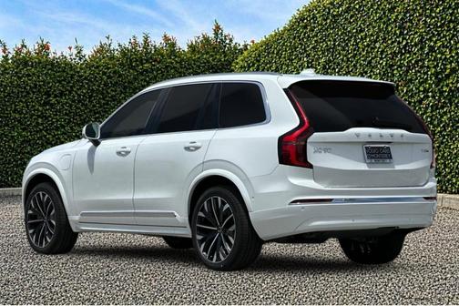 Crystal White Pearl 2026 Volvo XC90 Plug-In Hybrid T8 Ultra 7-Seater